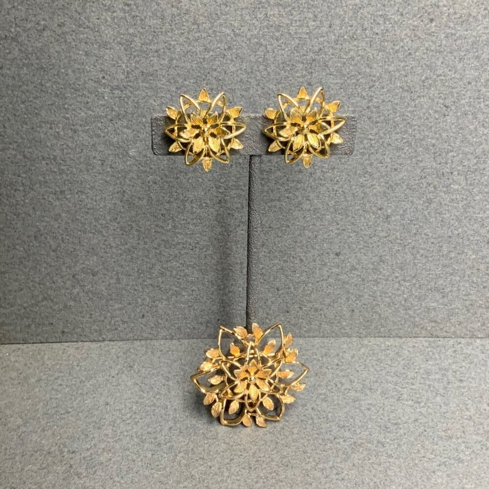 Sarah Coventry Earrings Brooch Set Gold Flower Snowflake Clip-On Vintage Retro